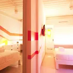 Wave Hotel & Cafe