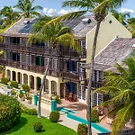 Lionsdive Beach Resort