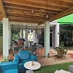 Quints Travelers Inn