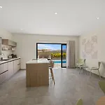 Villa Solana Met Privezwembad, Mambo Beach
