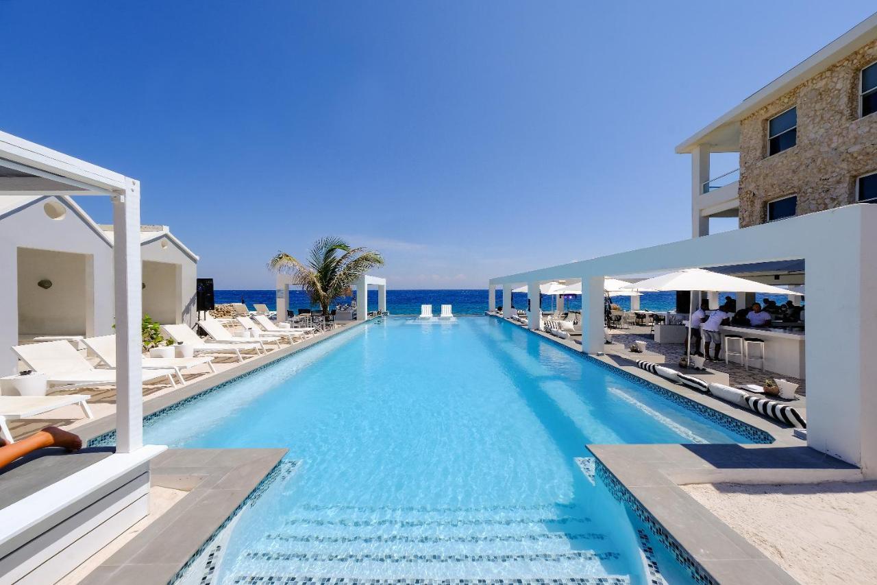 Saint Tropez Boutique Willemstad