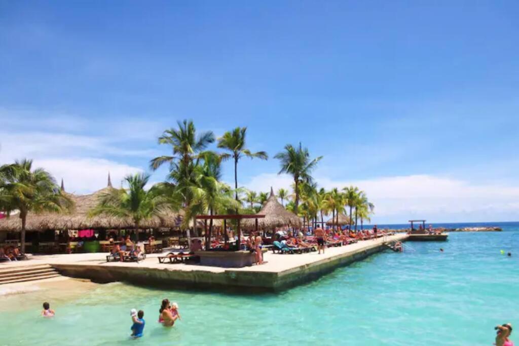 Cozy Minutes From The * Willemstad