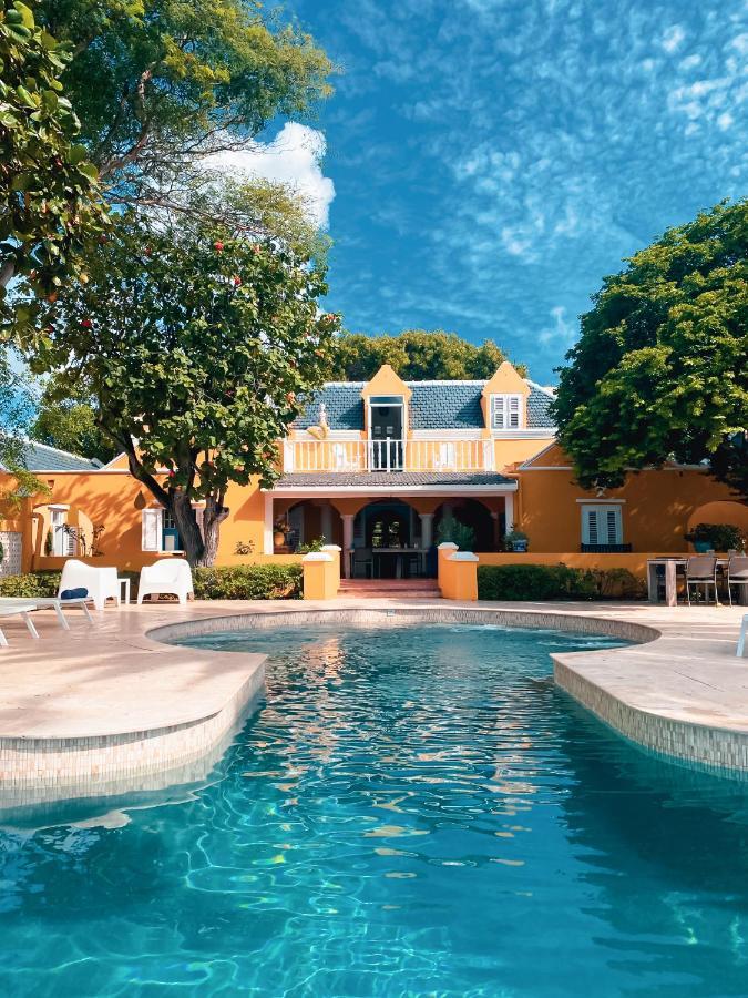 Sirena Bay Estate *