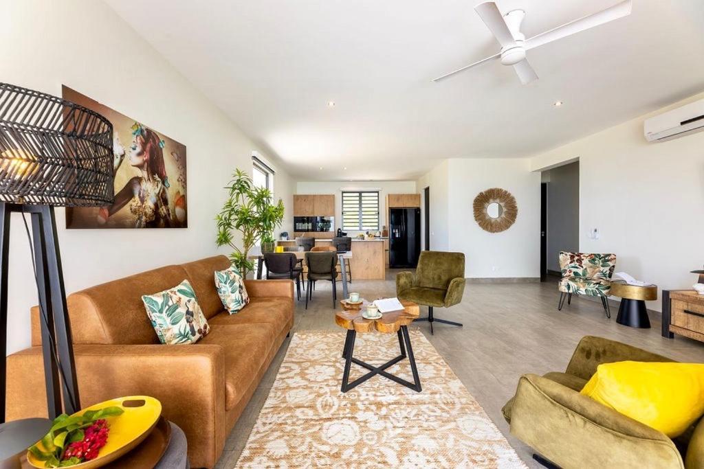 Coral Estate Ocean View Apartment *