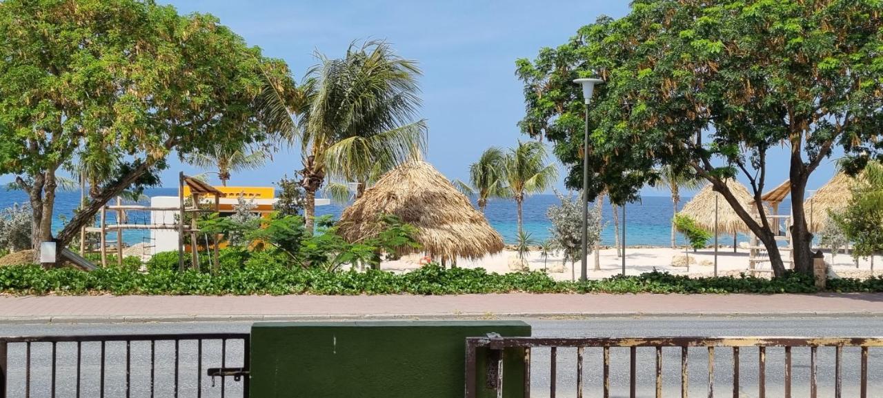 Apartment Studios & House With Beautiful Beach Front View Willemstad