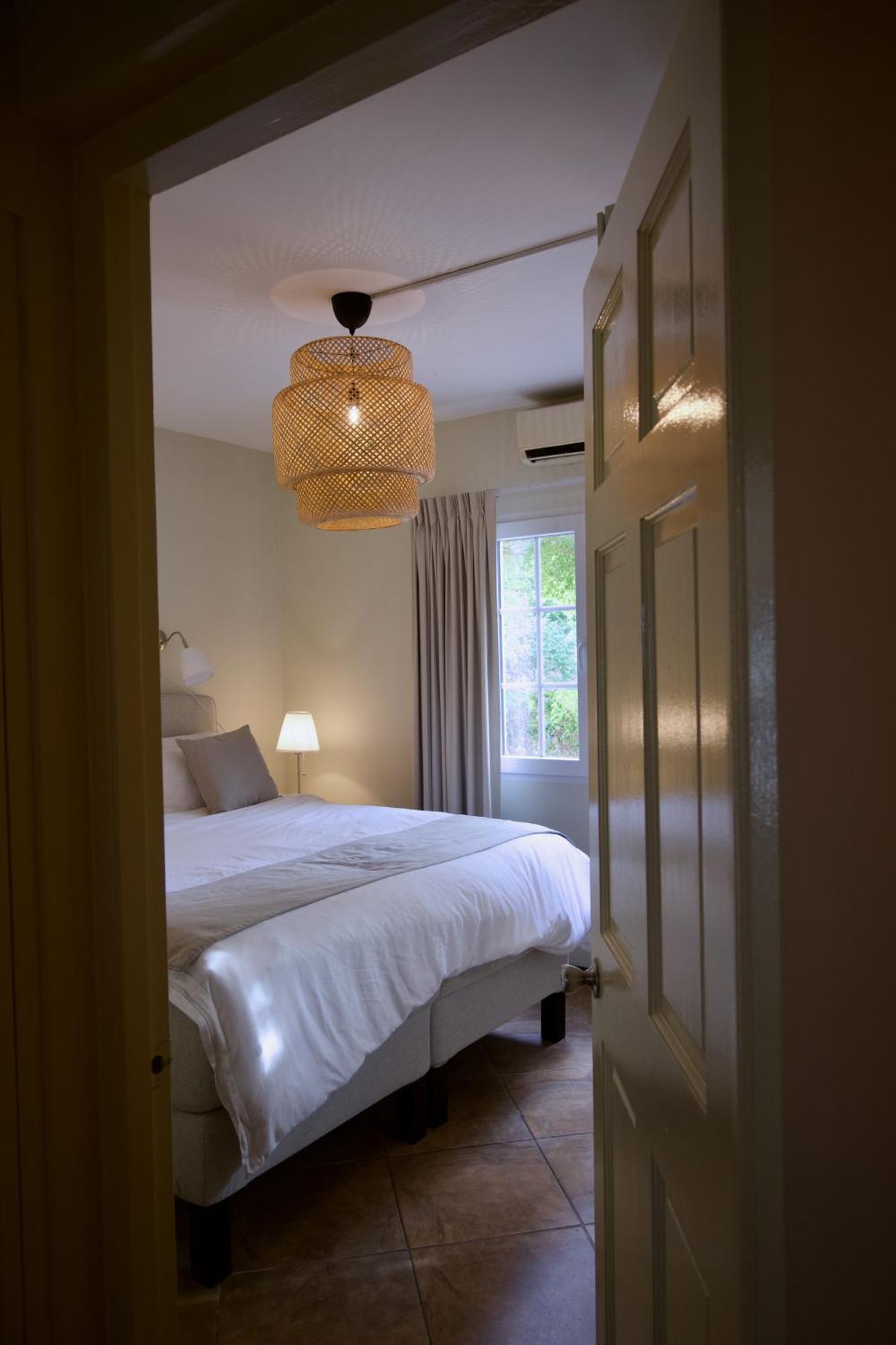 Luxury Appt For 6: Mesmerizing Spanish Water View *