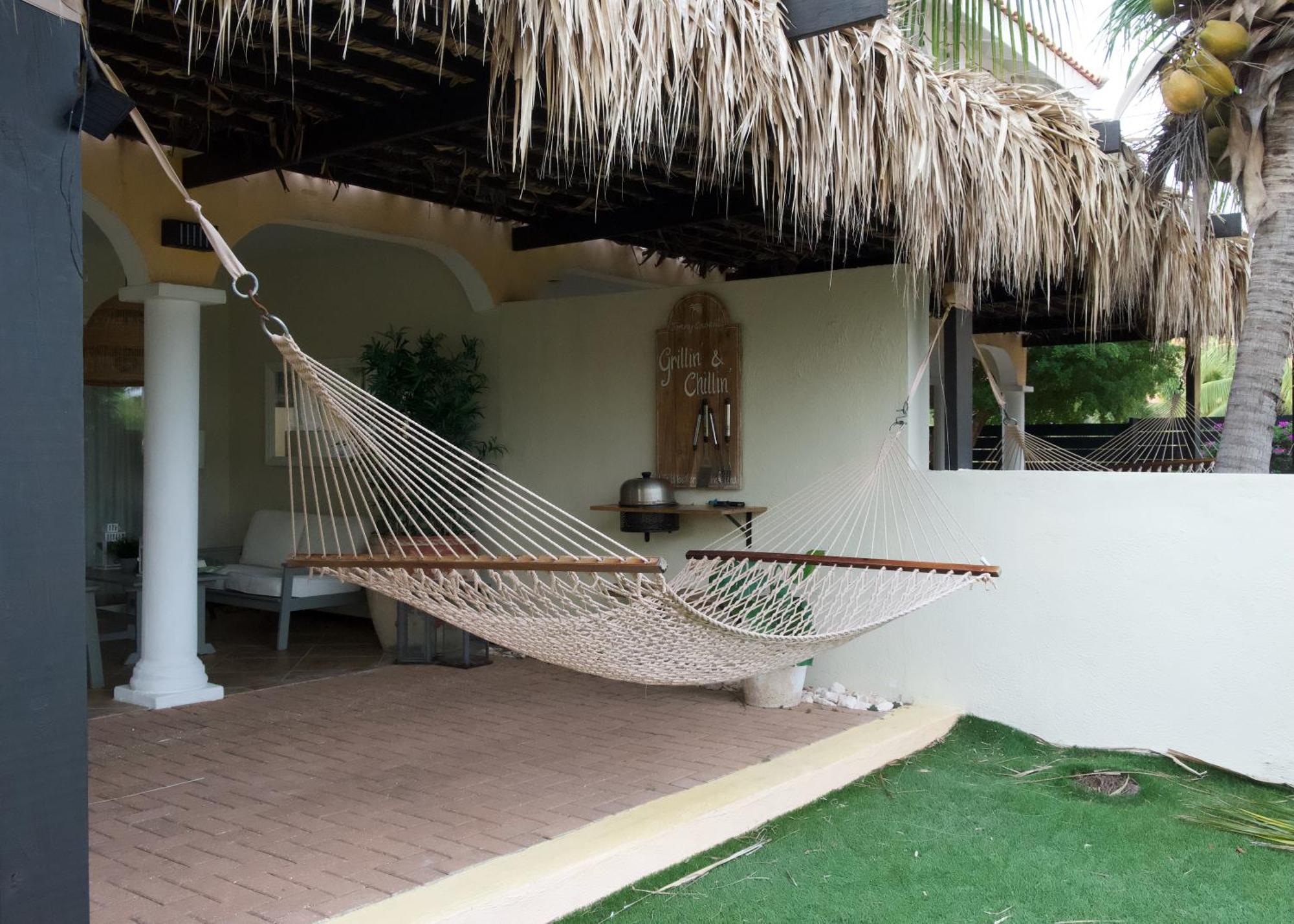Luxury Appt For 6: Mesmerizing Spanish Water View Apartment *