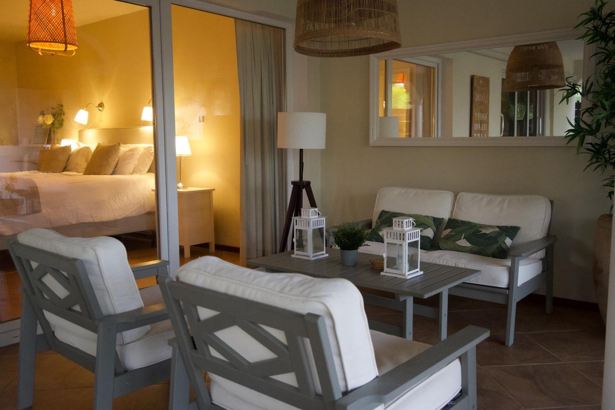 Luxury Appt For 6: Mesmerizing Spanish Water View Apartment