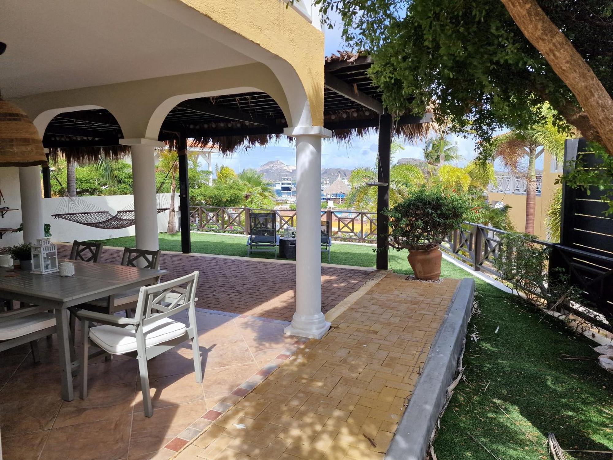 Luxury Appt For 6: Mesmerizing Spanish Water View Apartment *