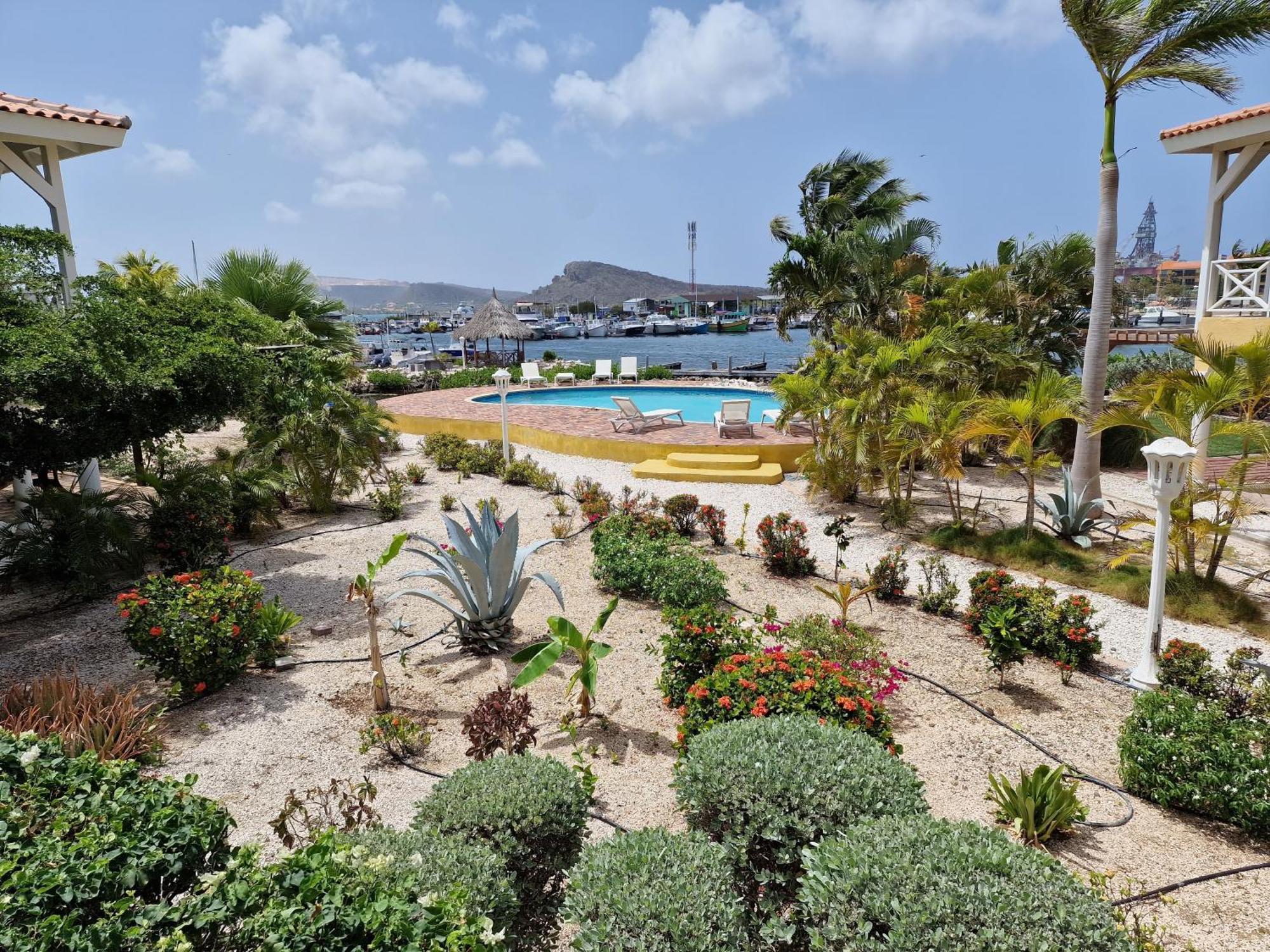 Luxury Appt For 6: Mesmerizing Spanish Water View Apartment
