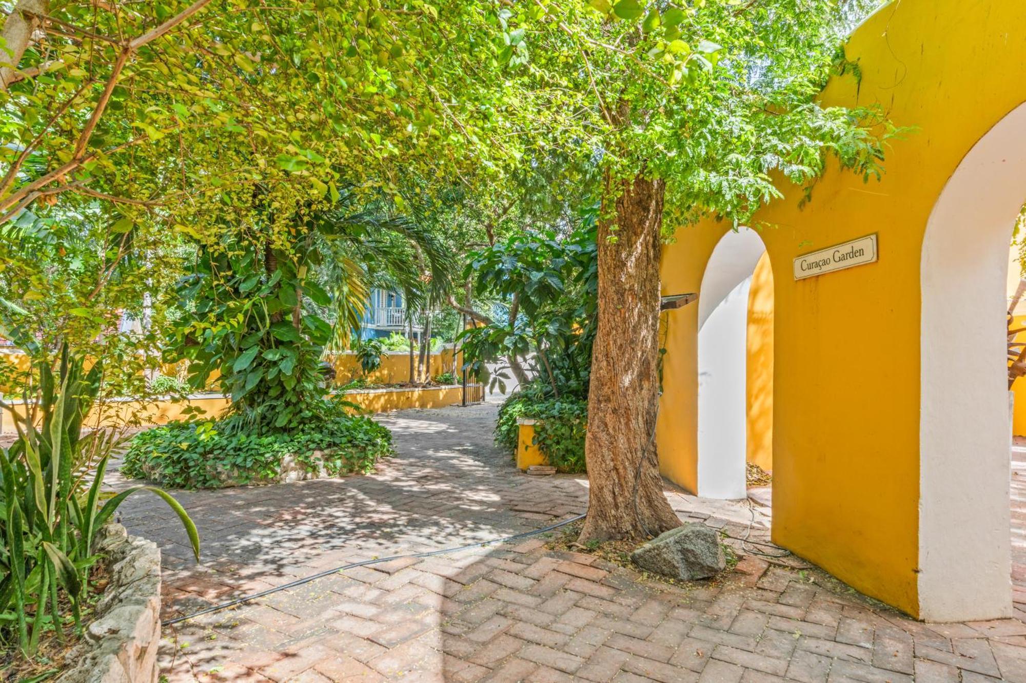 Curacao Gardens Apartment *