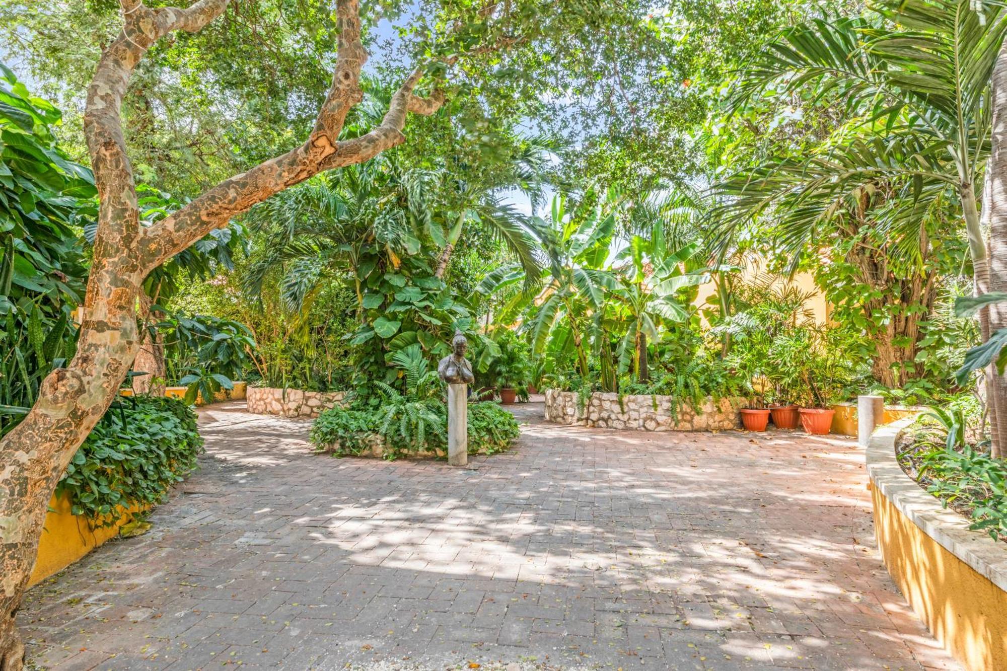 Curacao Gardens