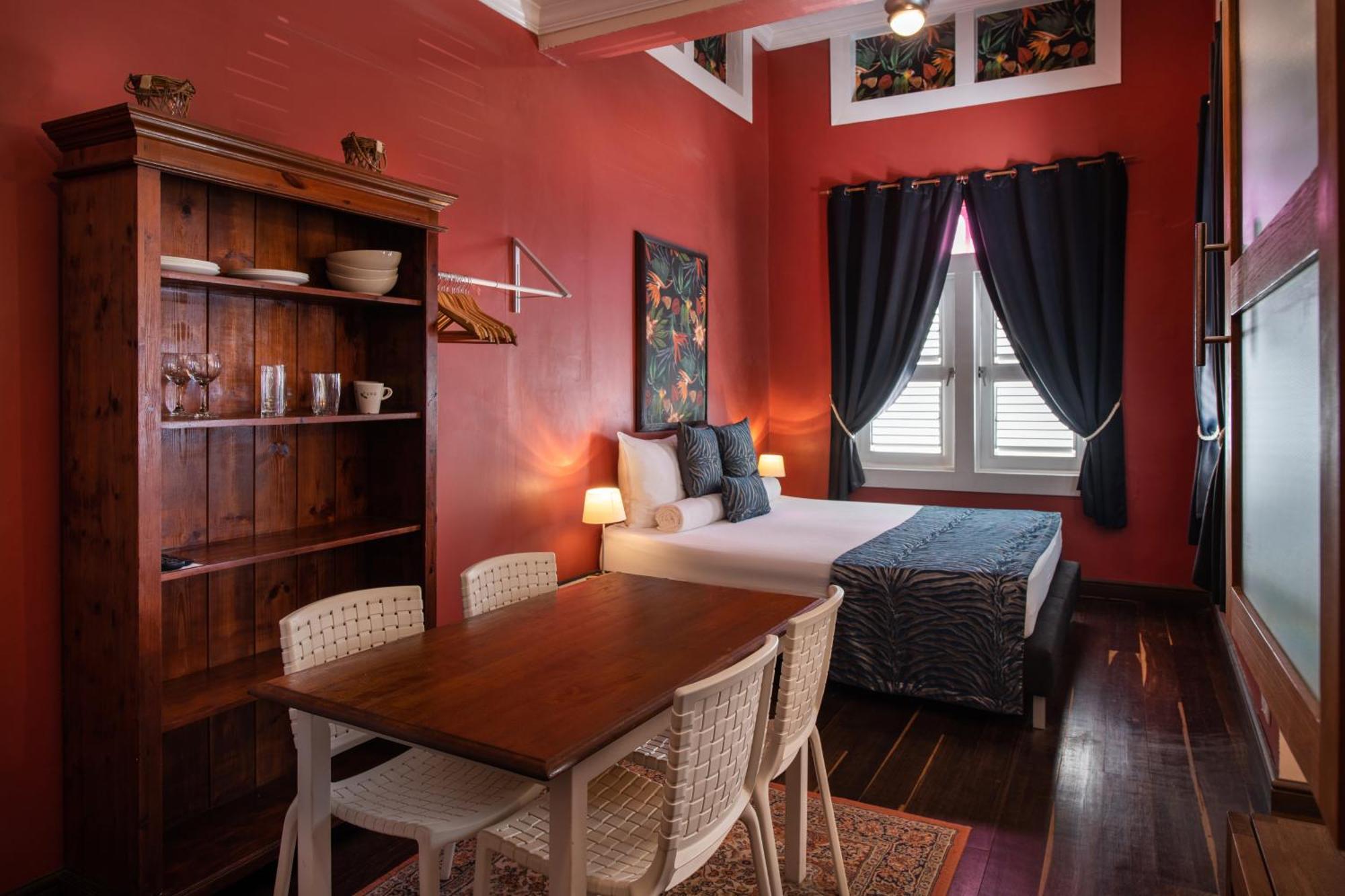 Hotel Amalie & Curiel 4*