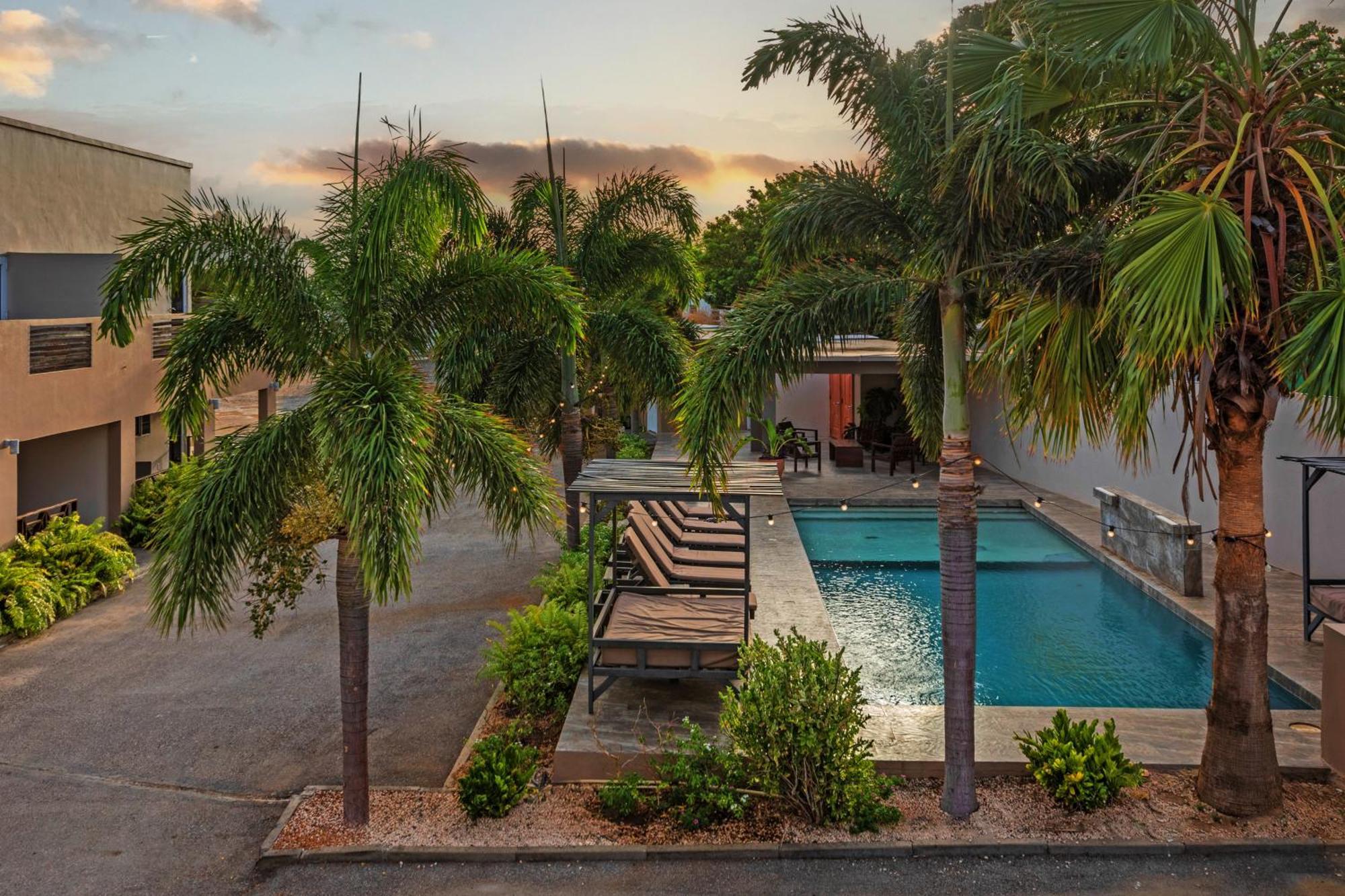 Curadise Living * Willemstad