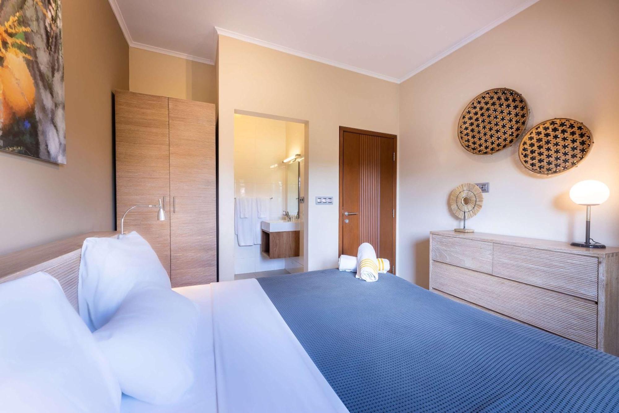 Tropical Escape With Pool And Ocean Views Apartment Willemstad