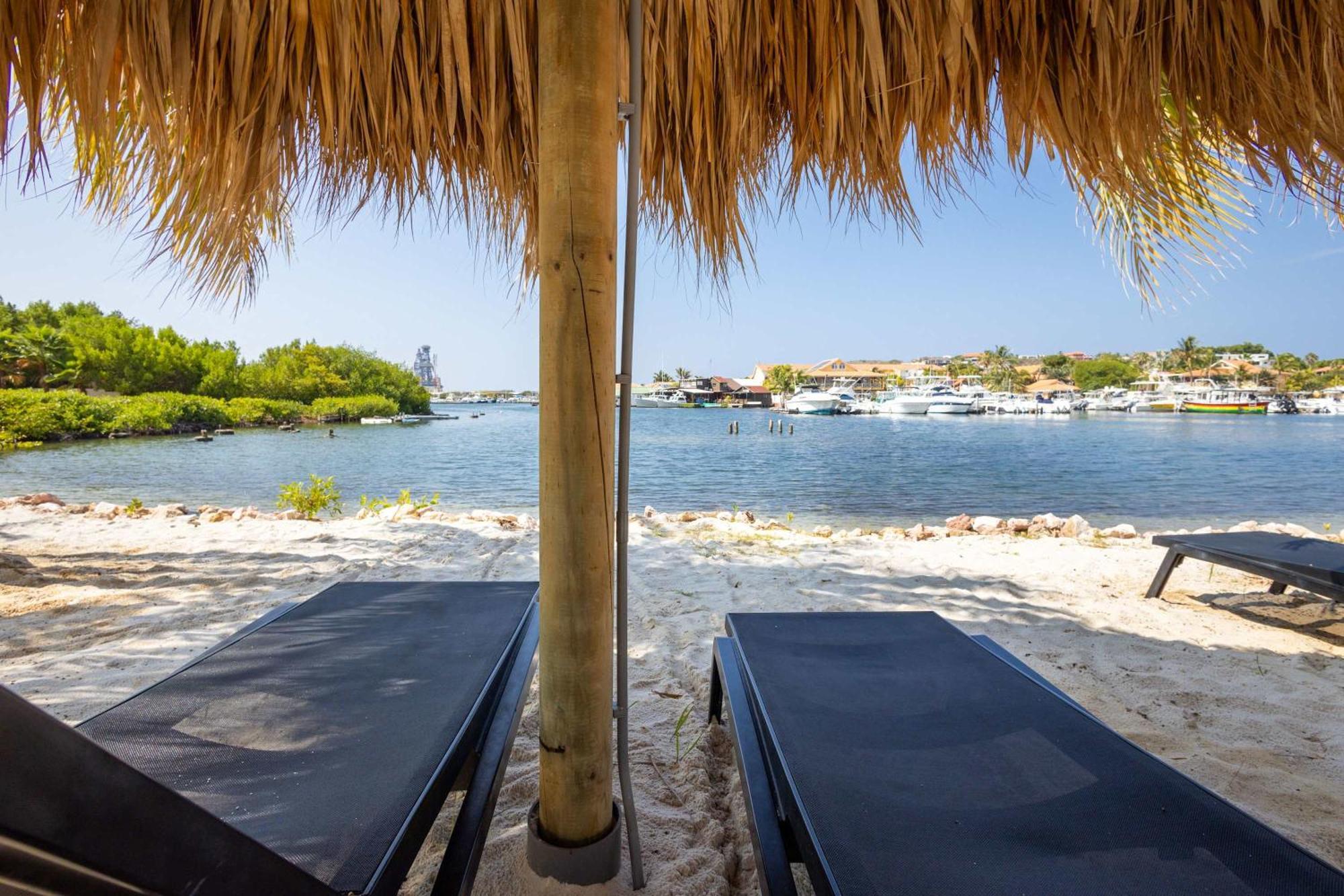 Tropical Escape With Pool And Ocean Views * Willemstad