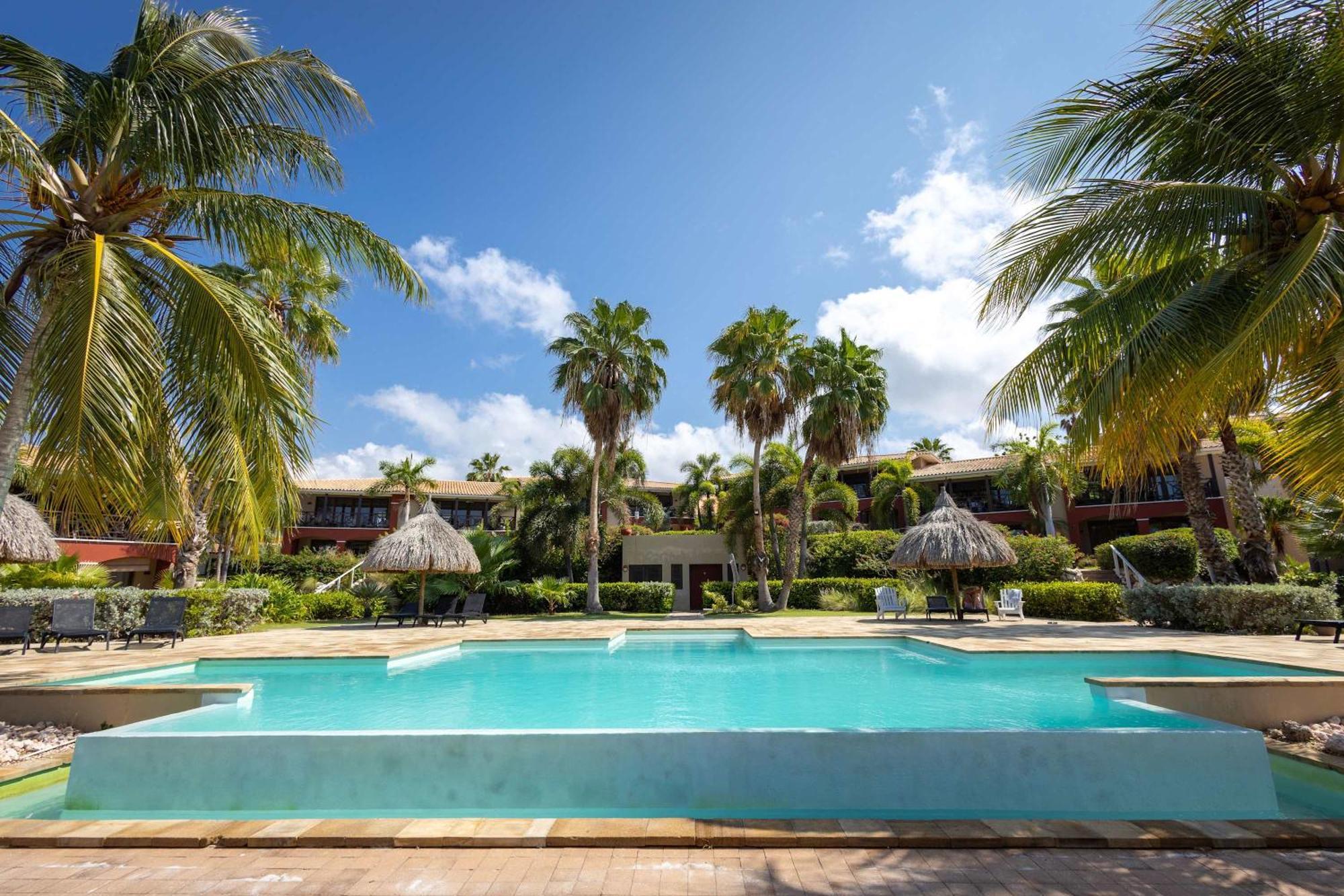 Apartment Tropical Escape With Pool And Ocean Views *