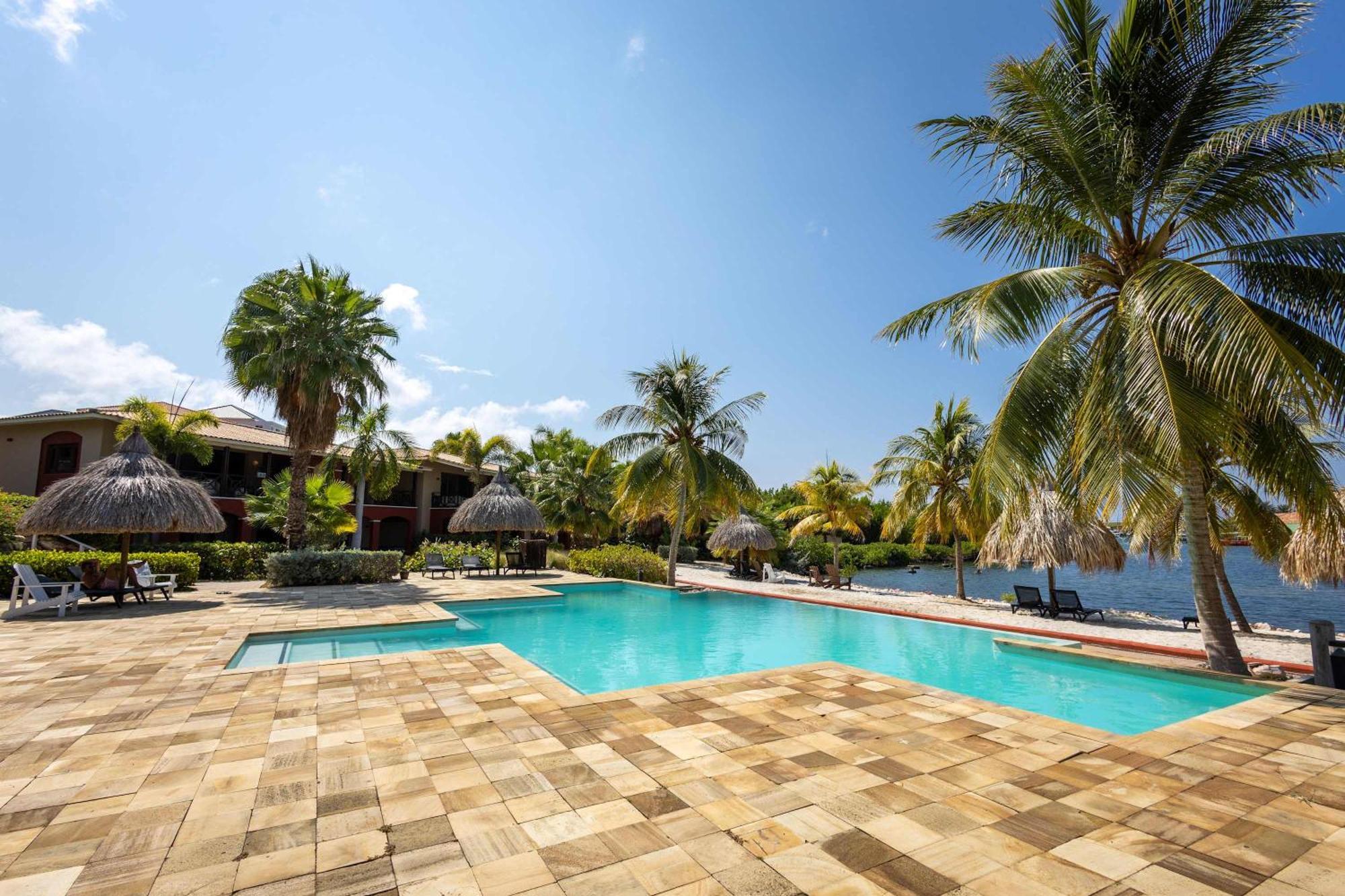 Tropical Escape With Pool And Ocean Views Apartment Willemstad