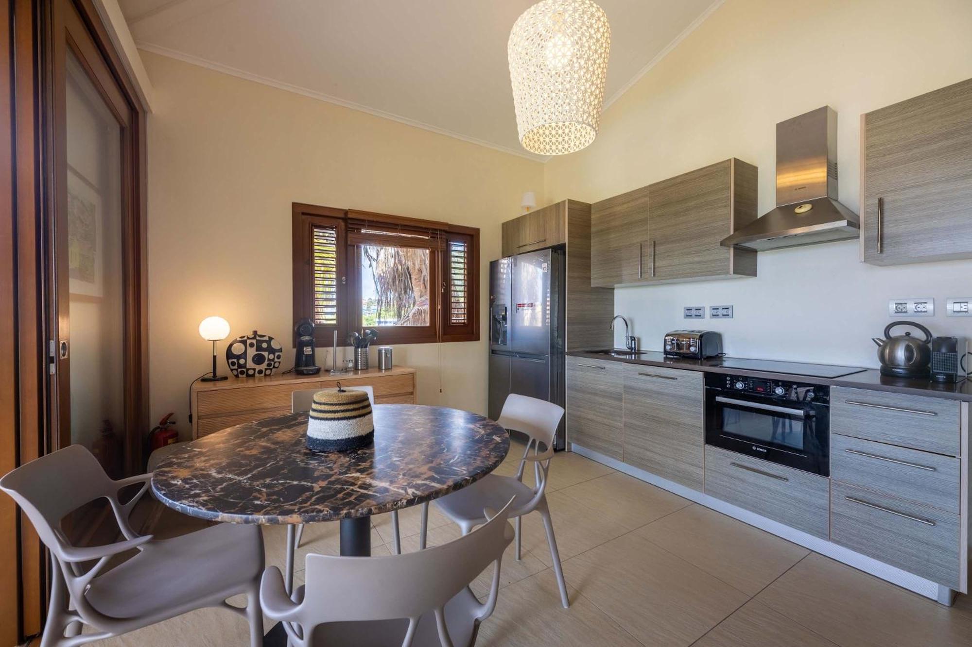 Tropical Escape With Pool And Ocean Views * Willemstad