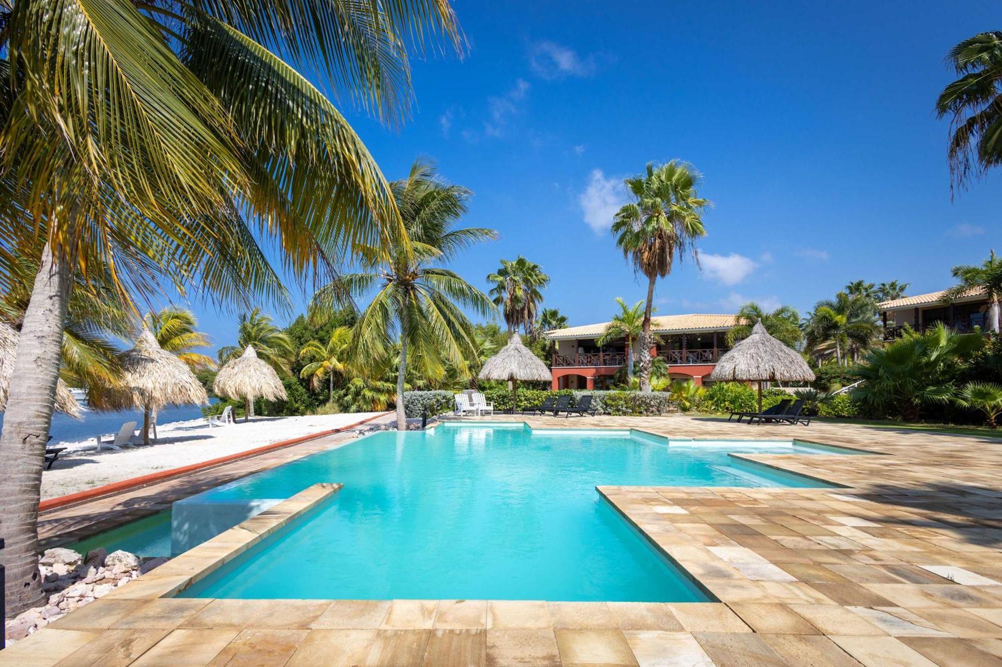 Apartment Tropical Escape With Pool And Ocean Views Willemstad