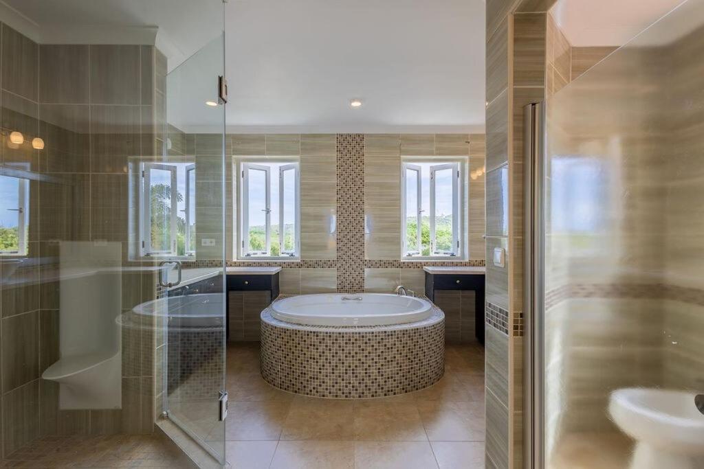 Brisa - An Oceanfront Gem! Villa *