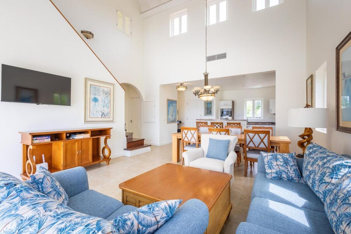 Brisa - An Oceanfront Gem! *