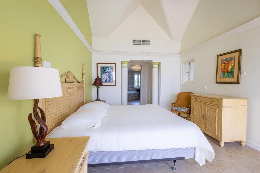 Brisa - An Oceanfront Gem! *