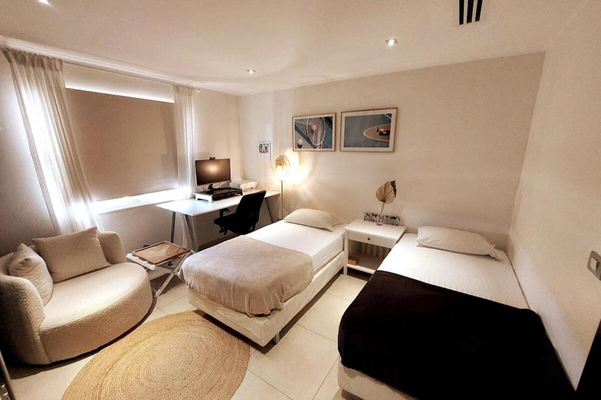 Beach House The Strand Apartment *