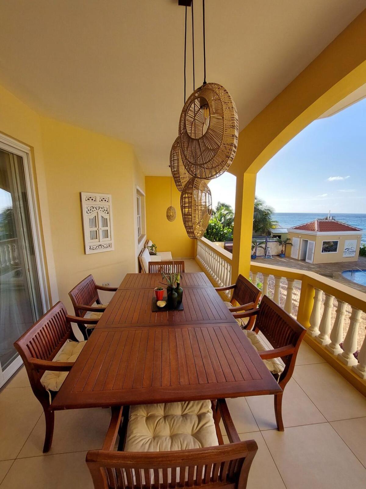 Beach House The Strand Apartment *