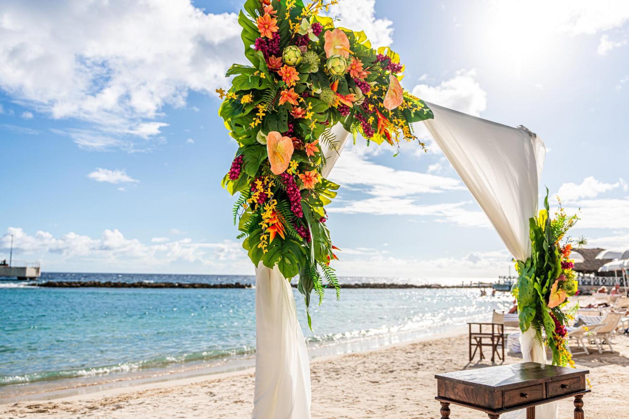 Mangrove Corendon Curacao Resort, Curio By Hilton Resort Willemstad