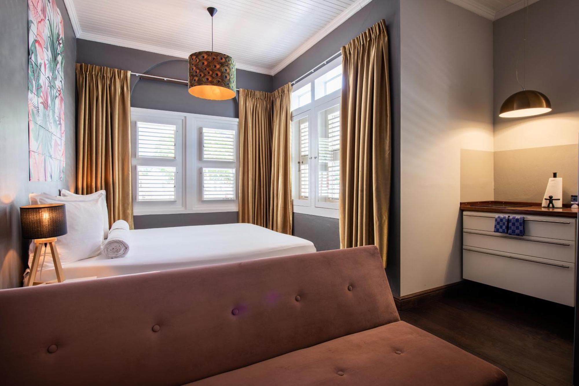 Hotel Amalie & Curiel 4*