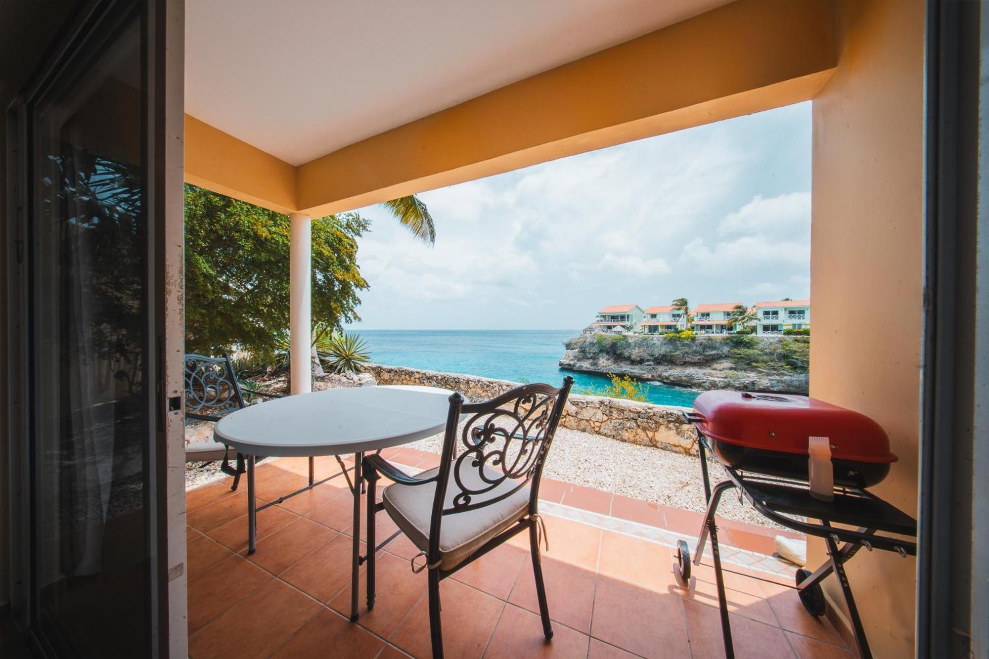 8 & 9- Blou - Curacao *