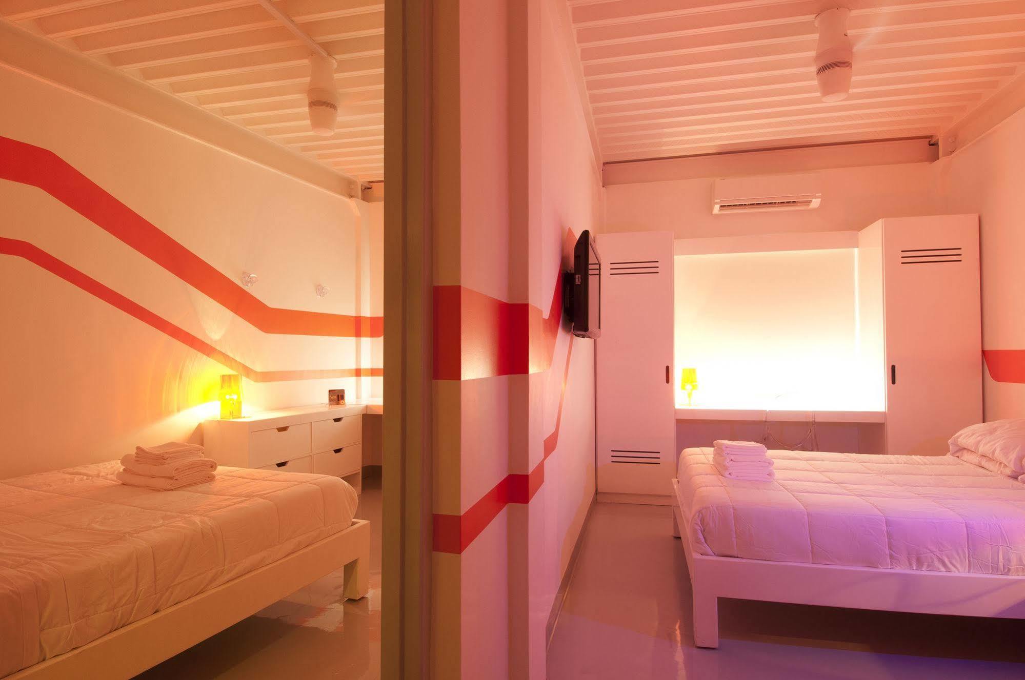 Hotel Wave & Cafe Curacao
