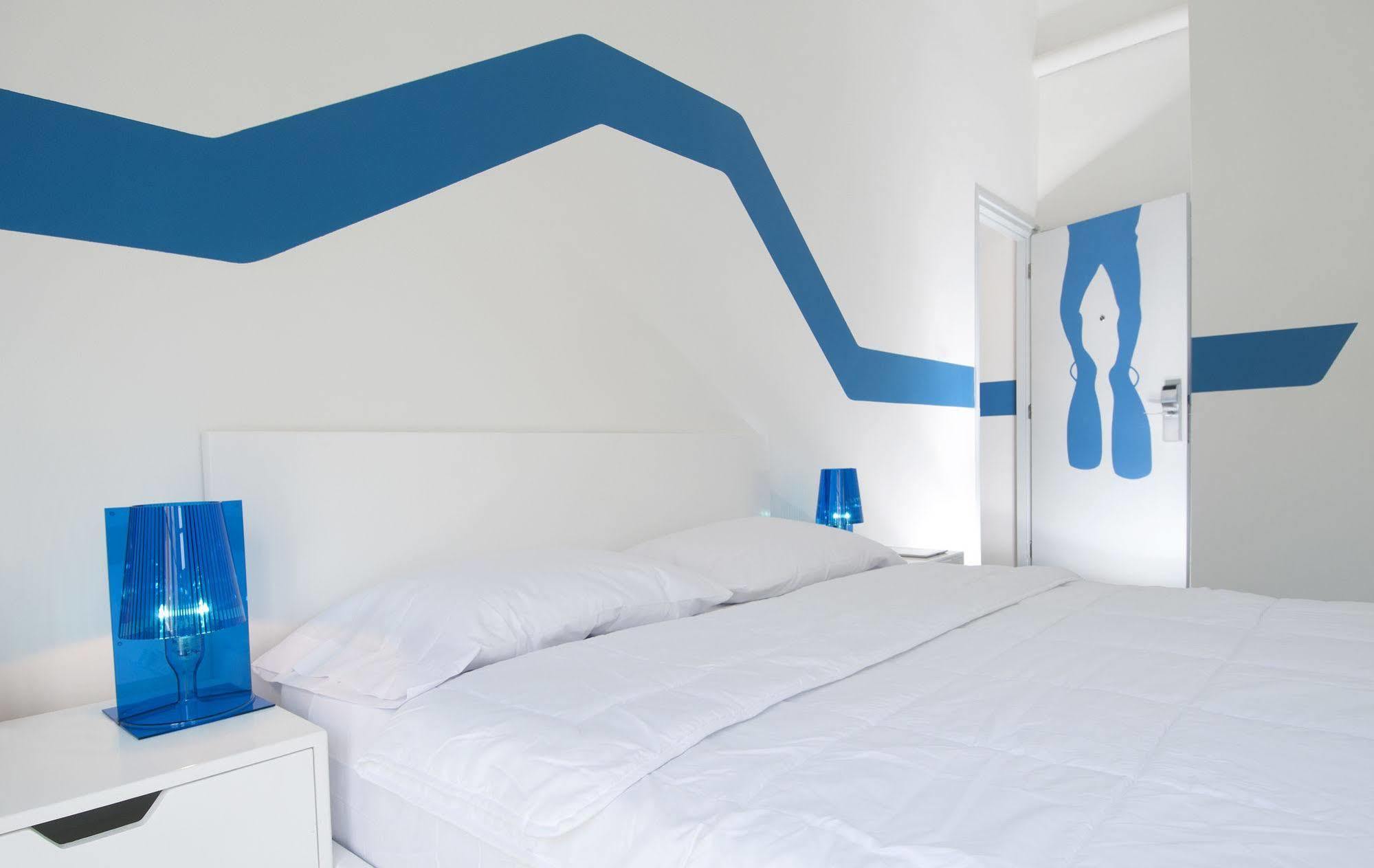 Wave & Cafe Hotel Curacao