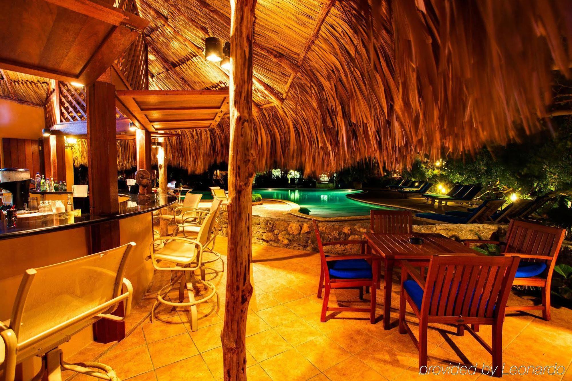 Kura Hulanda & Club