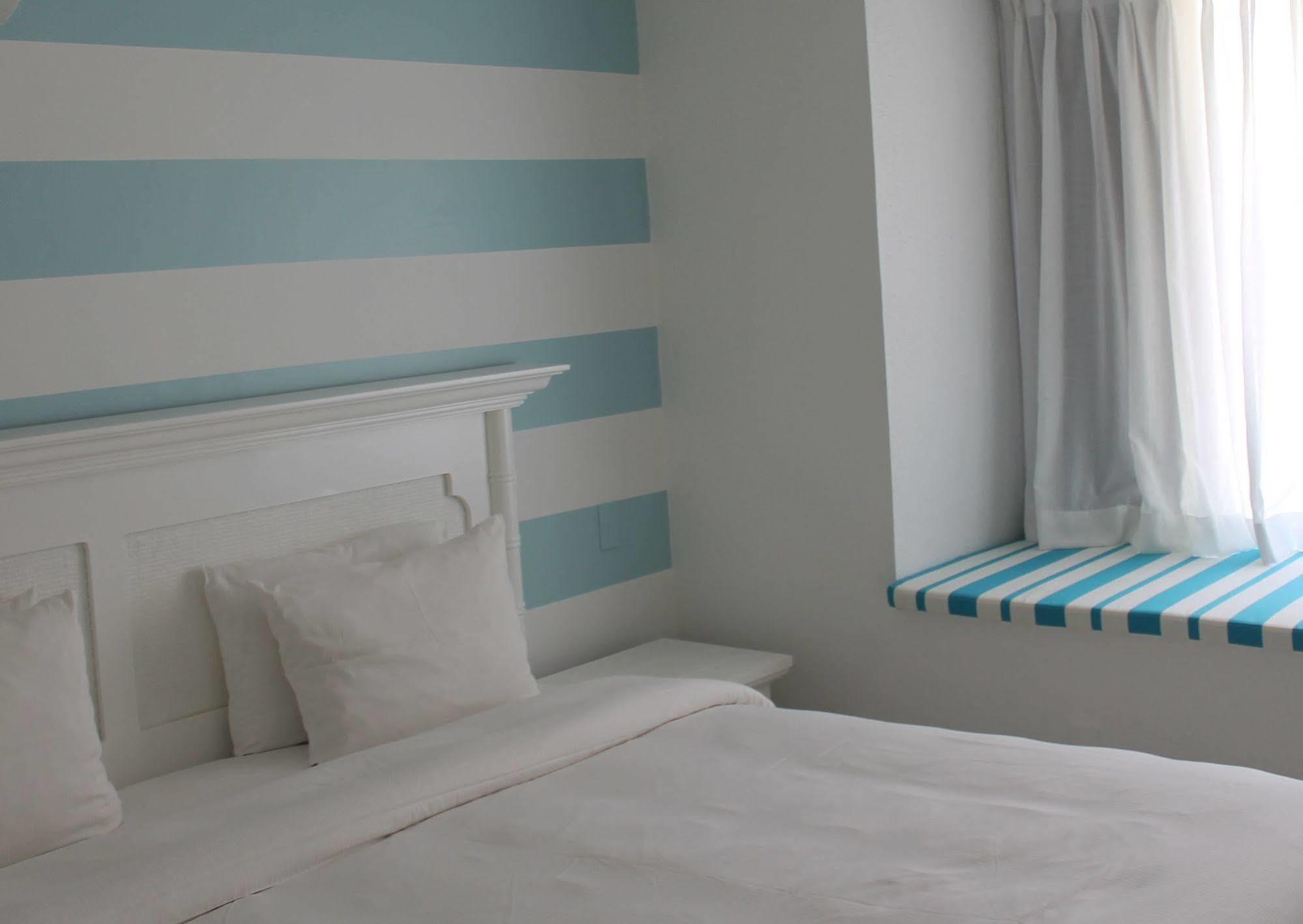 Moomba Beach Club Hotel