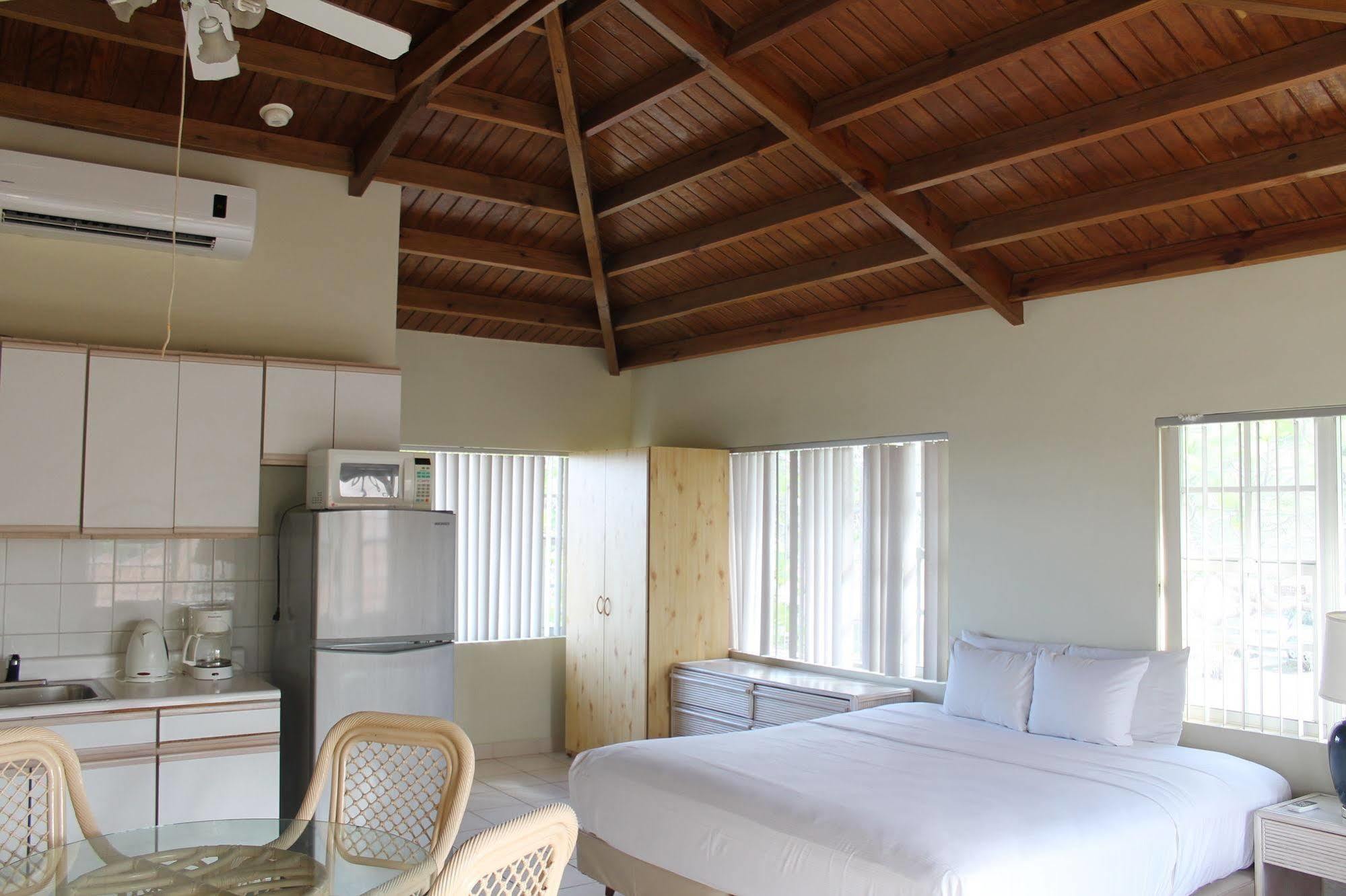 Moomba Beach Club Piscadera Bay