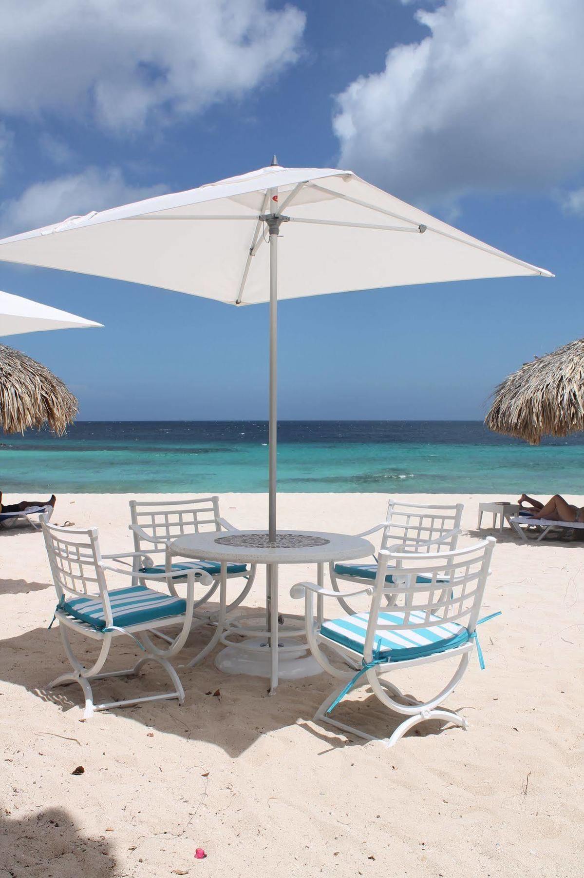 Moomba Beach Club Hotel *