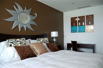 Apartment The Strand Luxury Condominiums *