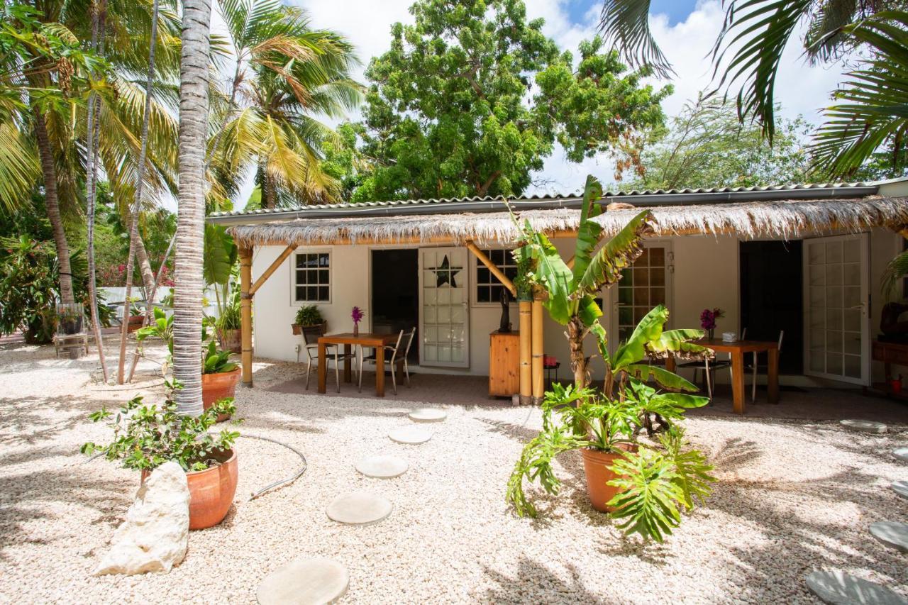 Sombre Di Kabana Bed & Breakfast Willemstad