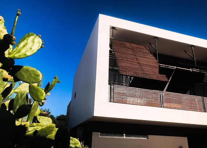 Villa Contour