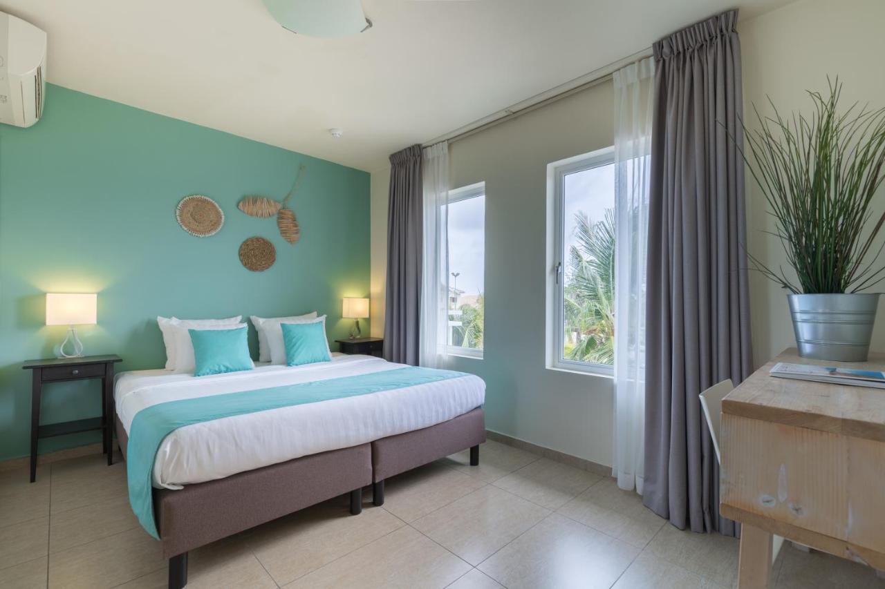 Dolphin & Wellness Curacao Hotel 3*