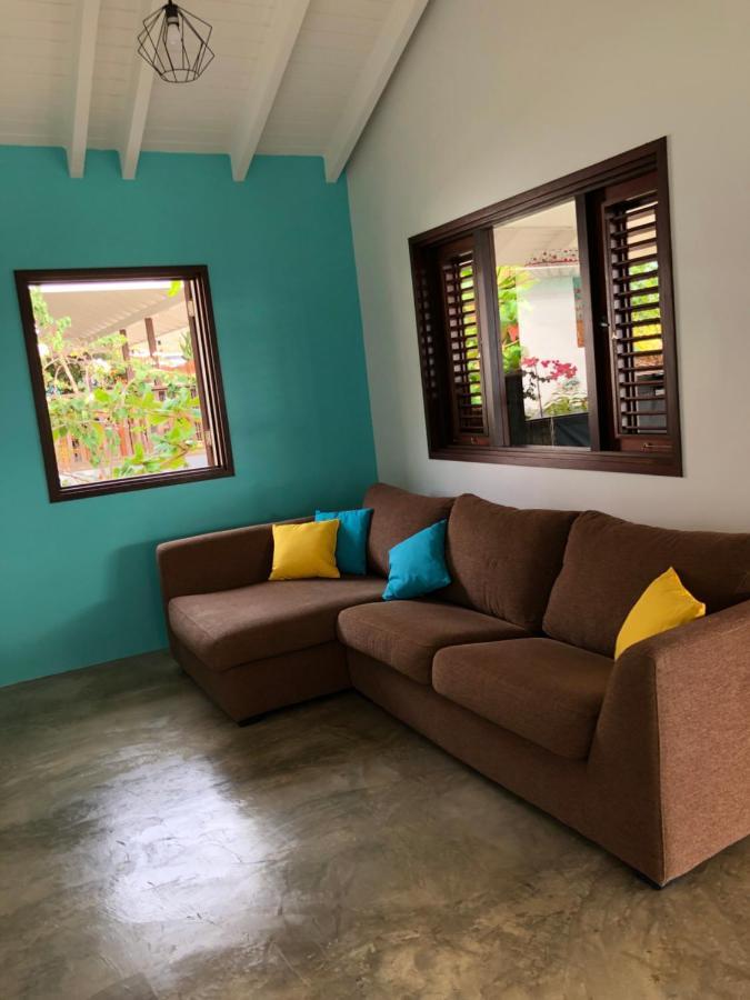 De Mango Villa *