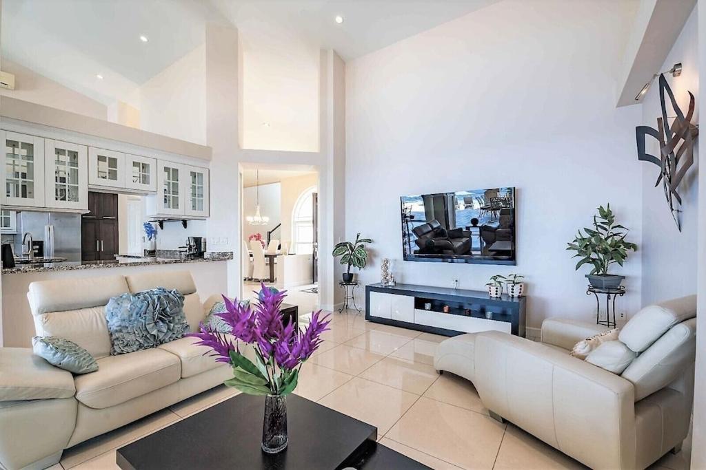Magic Time - Oceanfront Villa