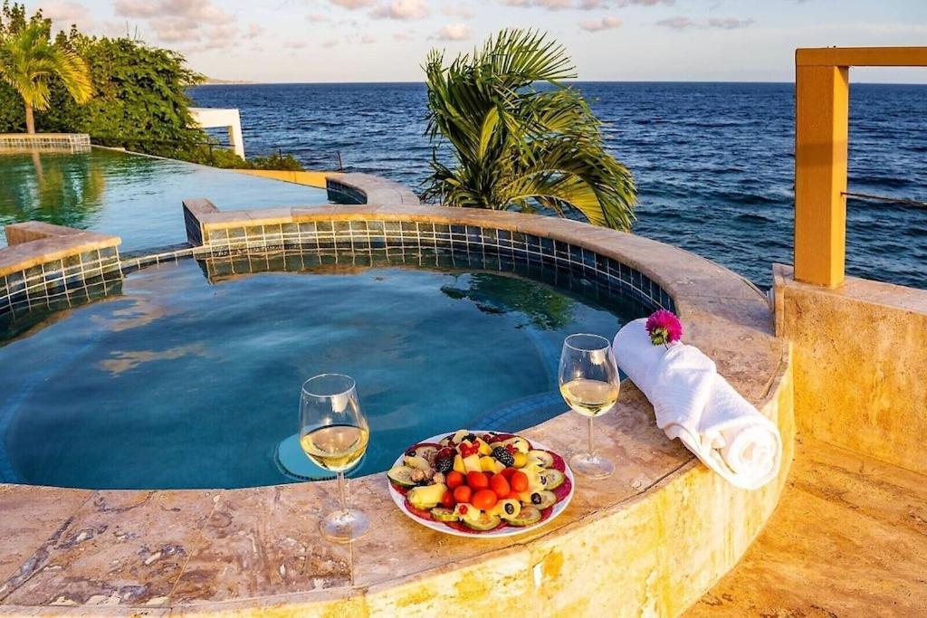 Magic Time - Oceanfront Villa Willibrordus