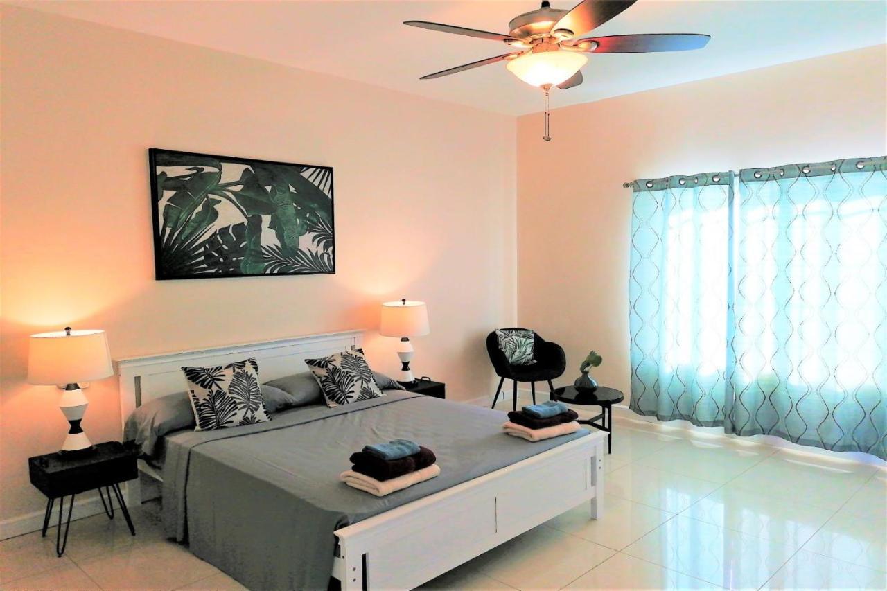 Magic Time - Oceanfront Villa Willibrordus