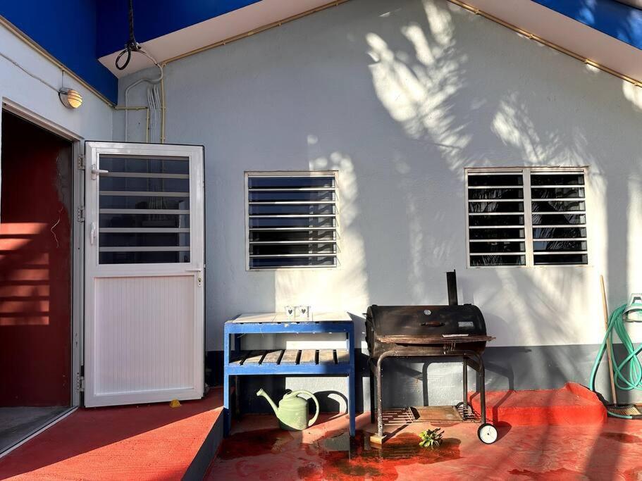 Vakantiehuis Charming One Block From The Sea *
