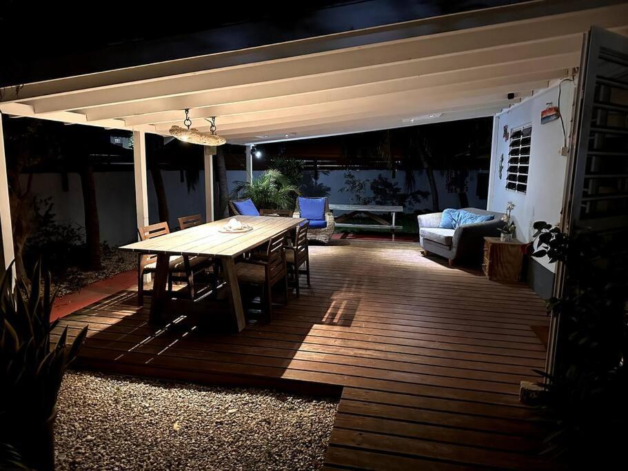 Vakantiehuis Charming One Block From The Sea *
