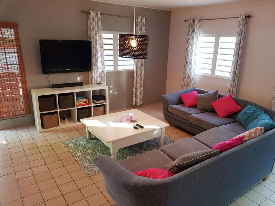 Charming One Block From The Sea Vakantiehuis