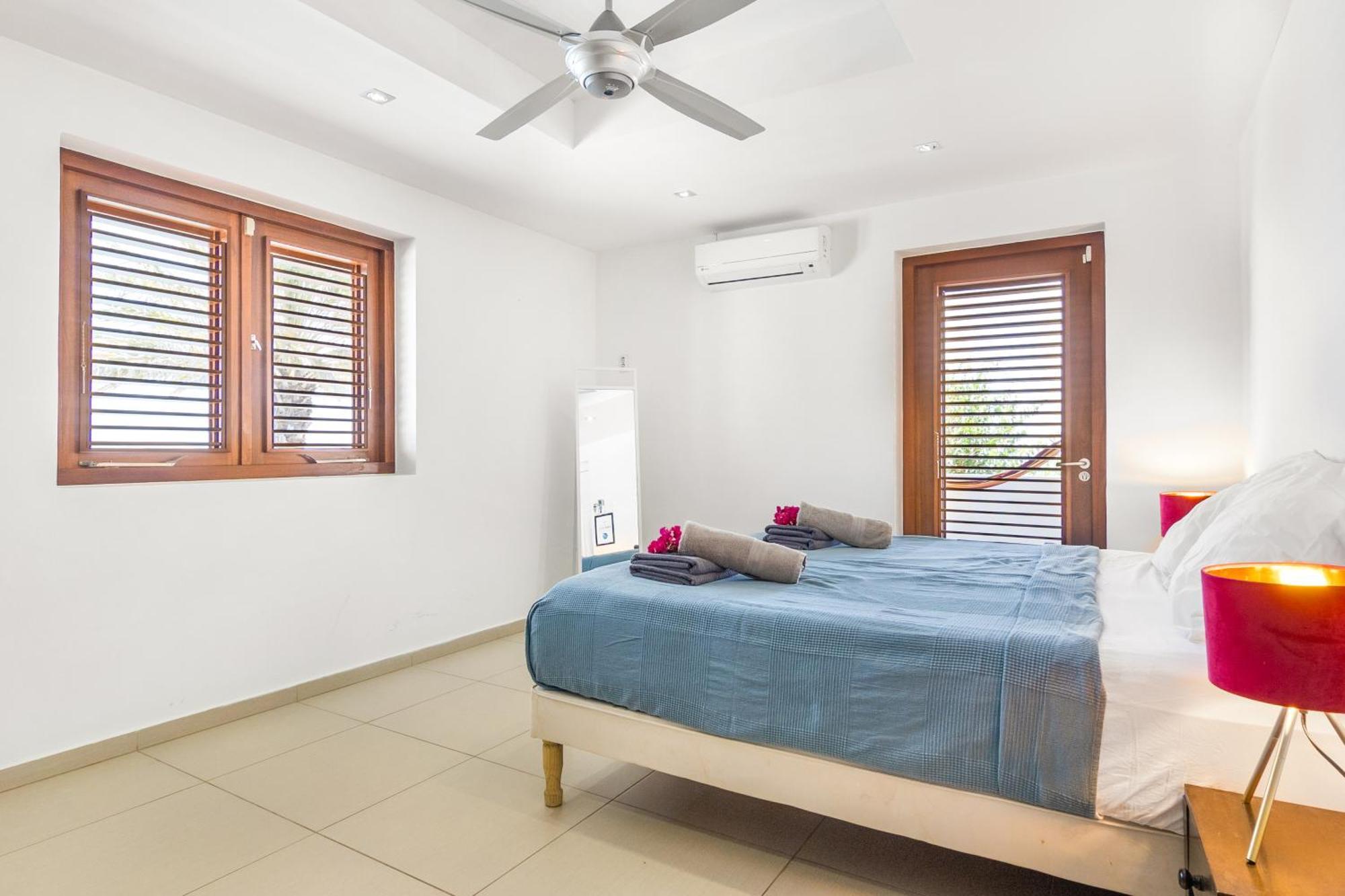 Villa Exclusive 10-person Seaview In Cas Abou With Private And Pool Bar Willibrordus